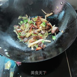 Stir-fried Pork with Celery and Salted Radish recipe