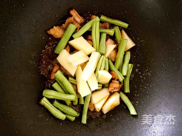 Braised Noodles with Homemade Beans recipe