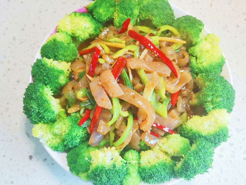 Stir-fried Pork Skins with Broccoli recipe