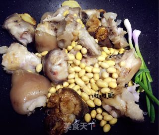 Soy Braised Pig's Trotters#肉肉厨 recipe