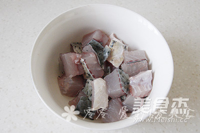Pan-fried Grass Carp Cubes recipe