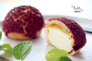 A Red Yeast Pastry is The Most Pleasant in Autumn-red Yeast Pastry Puffs recipe