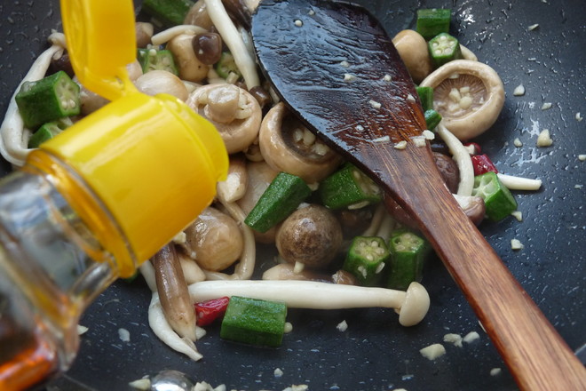 Garlic and Mushroom Okra recipe