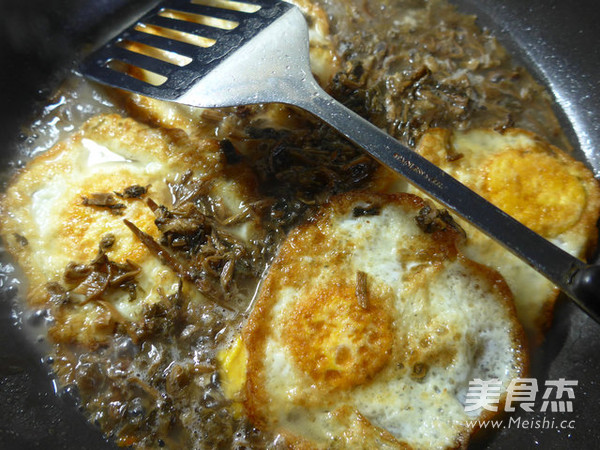 Fried Lotus Leaf Egg with Dried Vegetables recipe