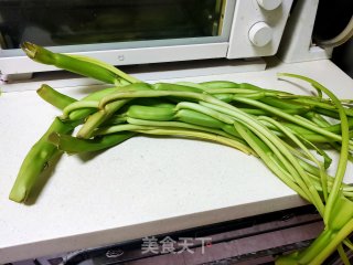 Stir-fried Bacon with Water Spinach recipe