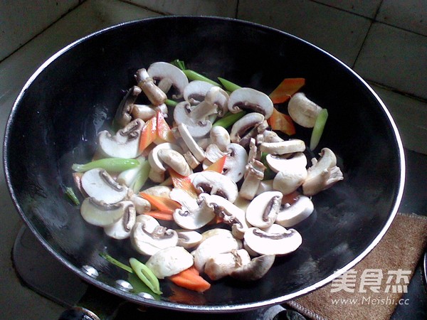 Stir-fried Mushrooms with Broccoli recipe