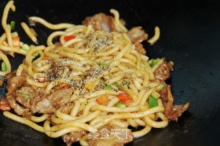 Fried Udon Noodles with Pork and Black Pepper recipe