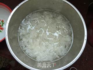 White Fungus and Lotus Seed Soup recipe