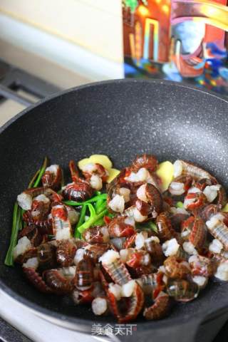 Stir-fried Shrimp Balls with Scallion and Salt recipe