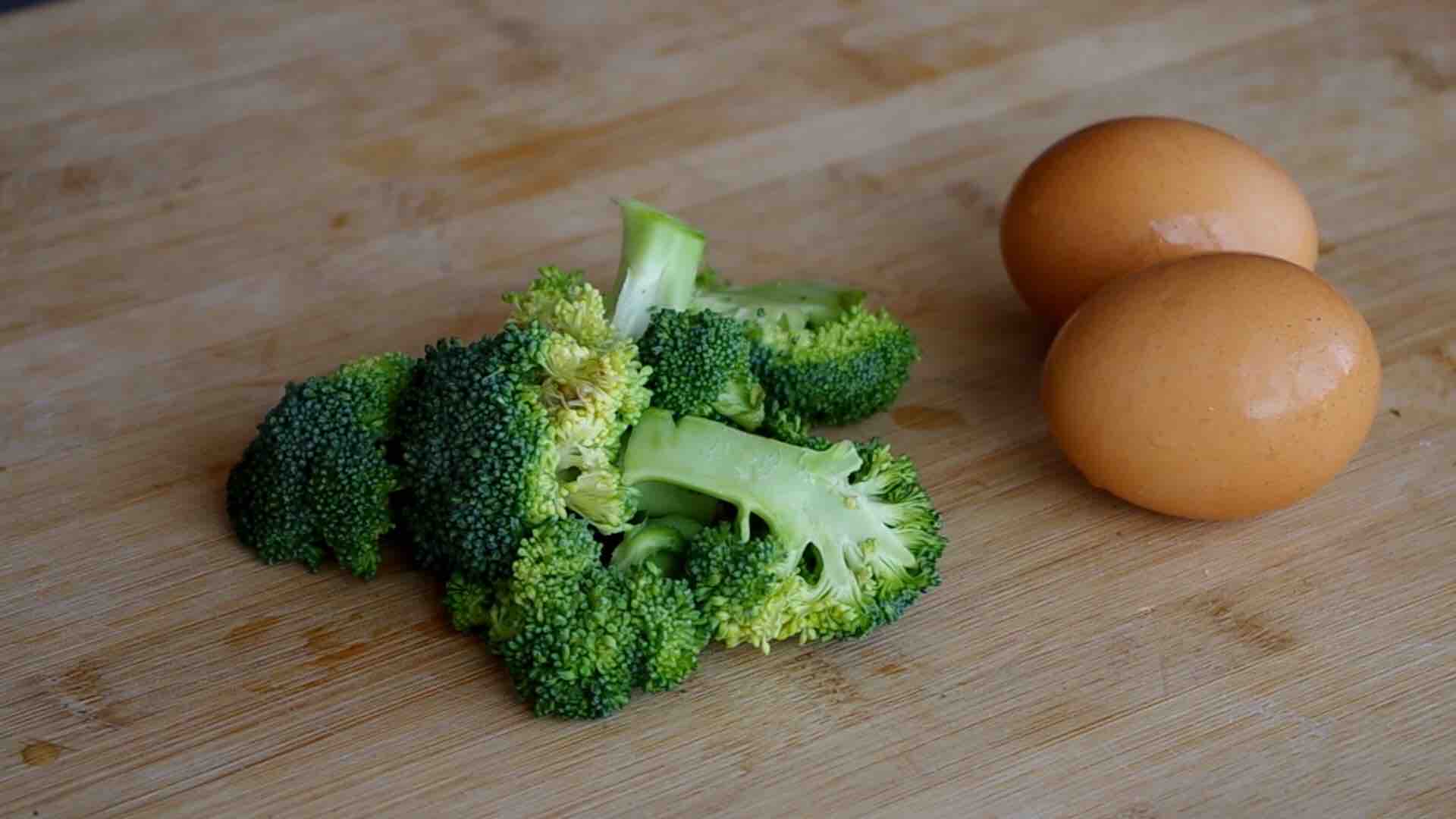 Don't Mix Broccoli Anymore, Add 2 Eggs to The Bowl and Stir One recipe