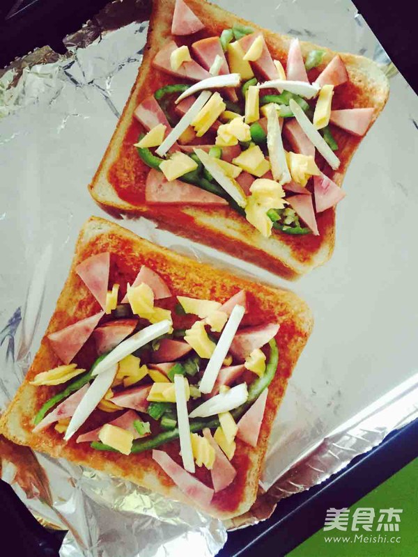 Ham and Green Pepper Toast Pizza recipe