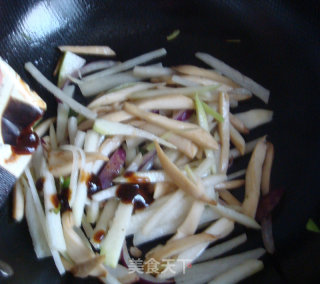 Stir-fried Radish with Coprinus Mushroom recipe