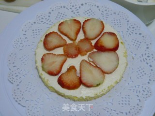 Creamy Strawberry Cake recipe