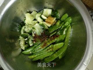 Cold Garlic and Snow Pea Cucumber recipe