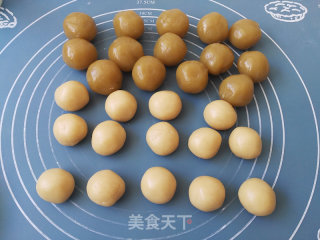 #新良第一节烤大赛# Cantonese-style Lotus Seed Paste Moon Cake recipe