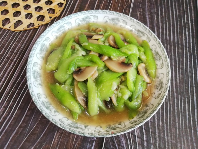 Loofah and Mushroom Soup recipe