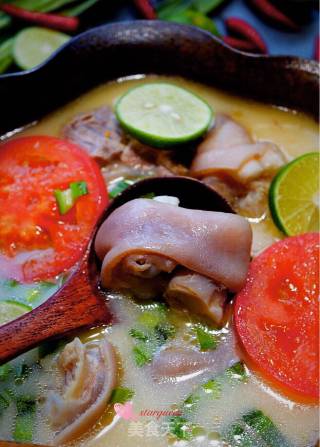 The Most Beautiful Yunnan Cuisine-sour Pork Knuckle Soup recipe