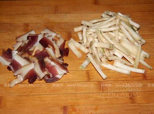 Stir-fried Bacon with Dried Radish recipe