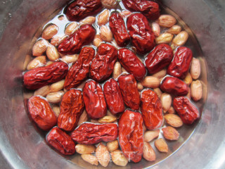 Chestnut and Red Dates Hoof Soup recipe