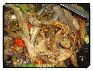 Stir-fried Small Fish with Green and Red Pepper recipe