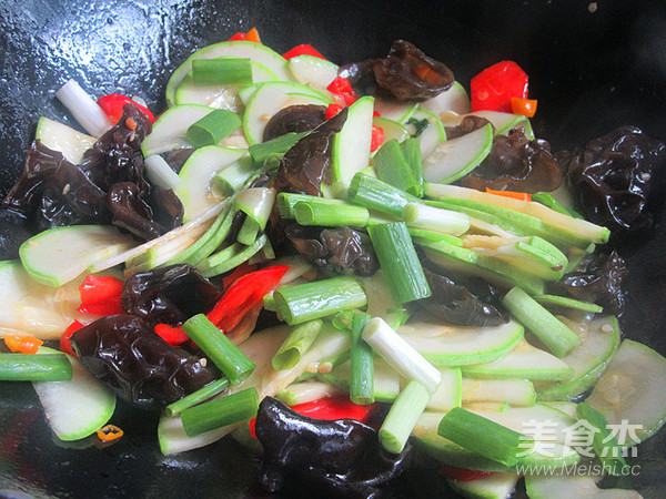 Vegetarian Fried Sour and Spicy Zucchini Fungus recipe