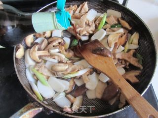 Stir-fried Rice Cake with Green Garlic and Pork recipe
