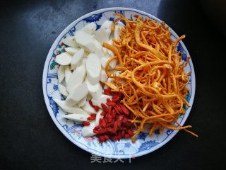 Cordyceps Flower, Chinese Yam, Chinese Wolfberry Black Chicken Soup recipe