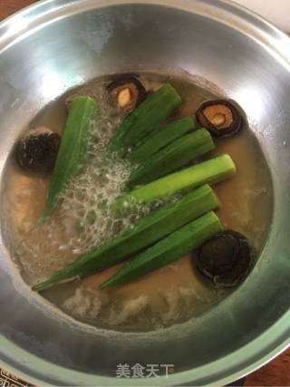 Stir-fried Pork with Shiitake and Okra recipe