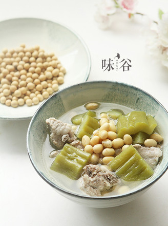 Bitter Melon Soy Soup with Pork Ribs recipe