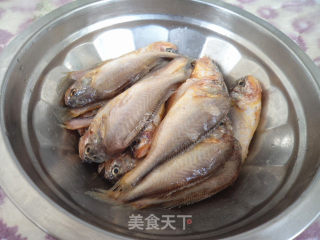 Stewed Small Yellow Croaker with Pancakes recipe