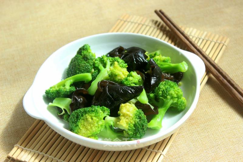 Stir-fried Broccoli with Black Fungus recipe