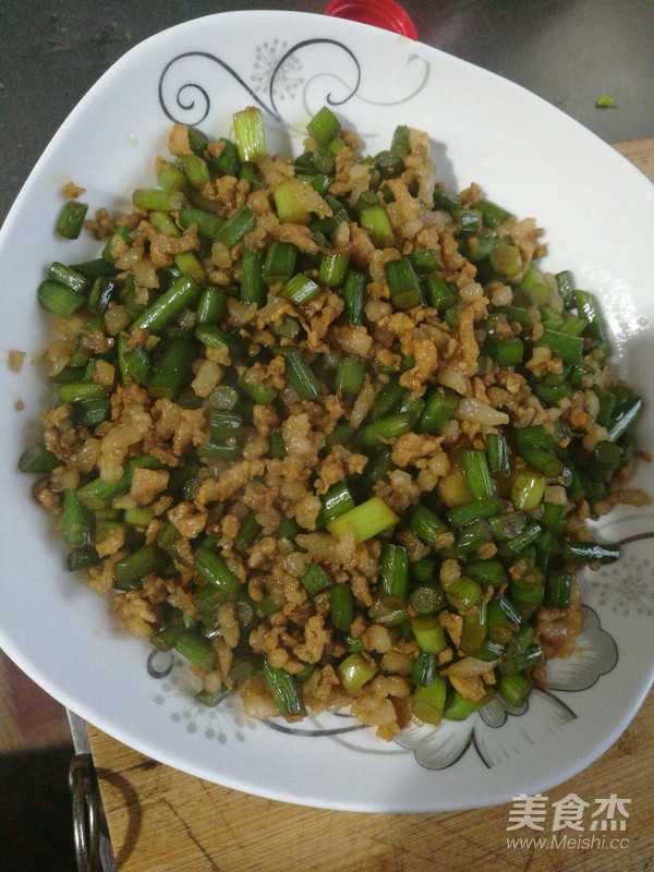 Stir-fried Minced Pork with Garlic Sprouts recipe