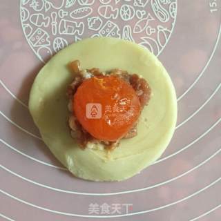 #aca烤明星大赛#moon Cakes with Fresh Meat and Egg Yolk recipe