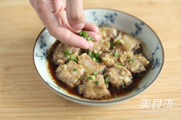 Steamed Pork Ribs with Garlic recipe