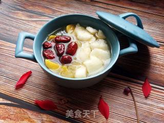 Fruit in The Soup-sweet Pear Sweet Potato and White Fungus Soup recipe