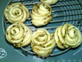 Salt and Pepper Scallion Rose Roll recipe