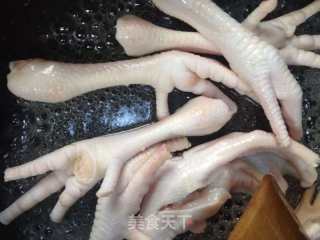 Sauce-flavored Chicken Feet recipe