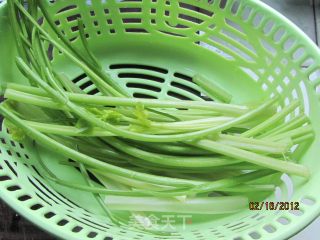 Stir-fried Cuttlefish with Celery recipe