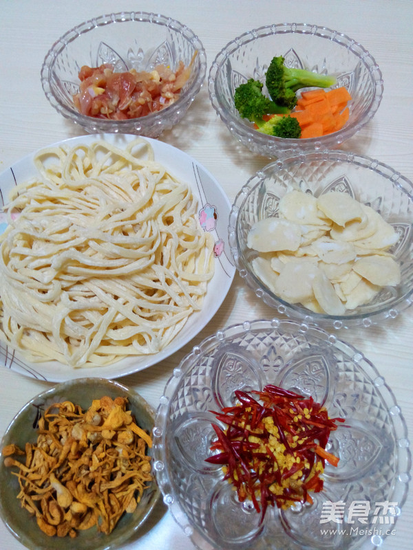 Fried Noodles with Cordyceps Chicken and Fish Balls recipe