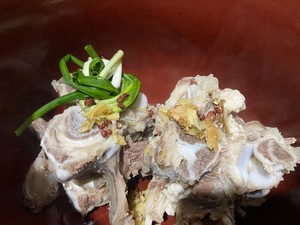 Beef Bone Stewed Radish Soup recipe