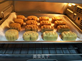 Five Kernel Moon Cakes recipe