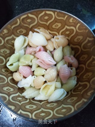 Braised Chicken Nuggets in Soup with Shell Noodles recipe