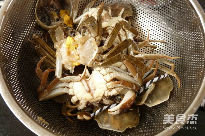 Stir-fried Crab with June Dried Yellow Radish recipe