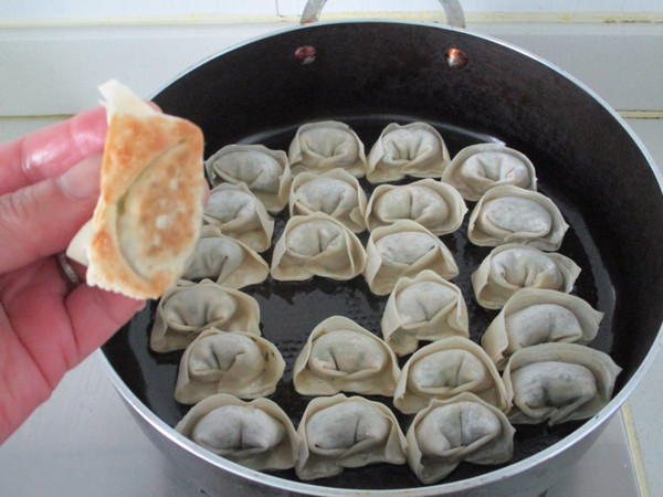 Dry Fried Shepherd's Purse and Bamboo Shoot Meat Wonton recipe