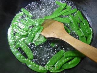 Stir-fried Bamboo Shoots with Pork Belly and Snow Peas recipe