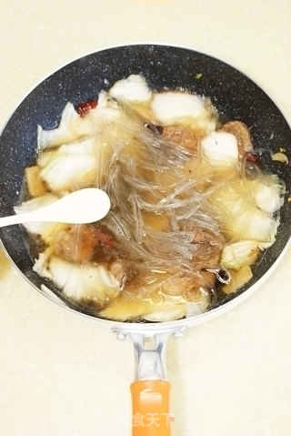 [cabbage and Meat Residue Stewed Vermicelli]—the Warmest and Most Fat-fat Dish in Winter recipe