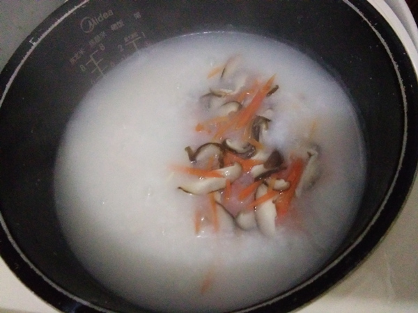 Rice Cooker Version Shiitake Mushroom Chicken Congee recipe