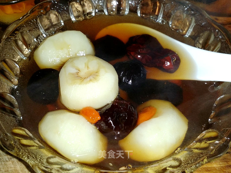 Water Chestnuts and Red Dates Sweet Soup recipe