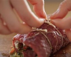 Pesto and Tomato Steak Roll-video [unbranded] recipe