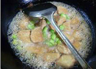 Little Vegetarian Chicken with Garlic Broad Beans recipe